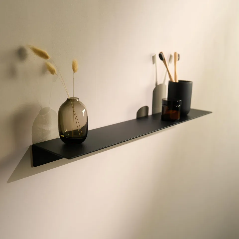 designfabrik-hamburg-badezimmer-wandregal-58-cm-schwarz-ohne-bohren image 1