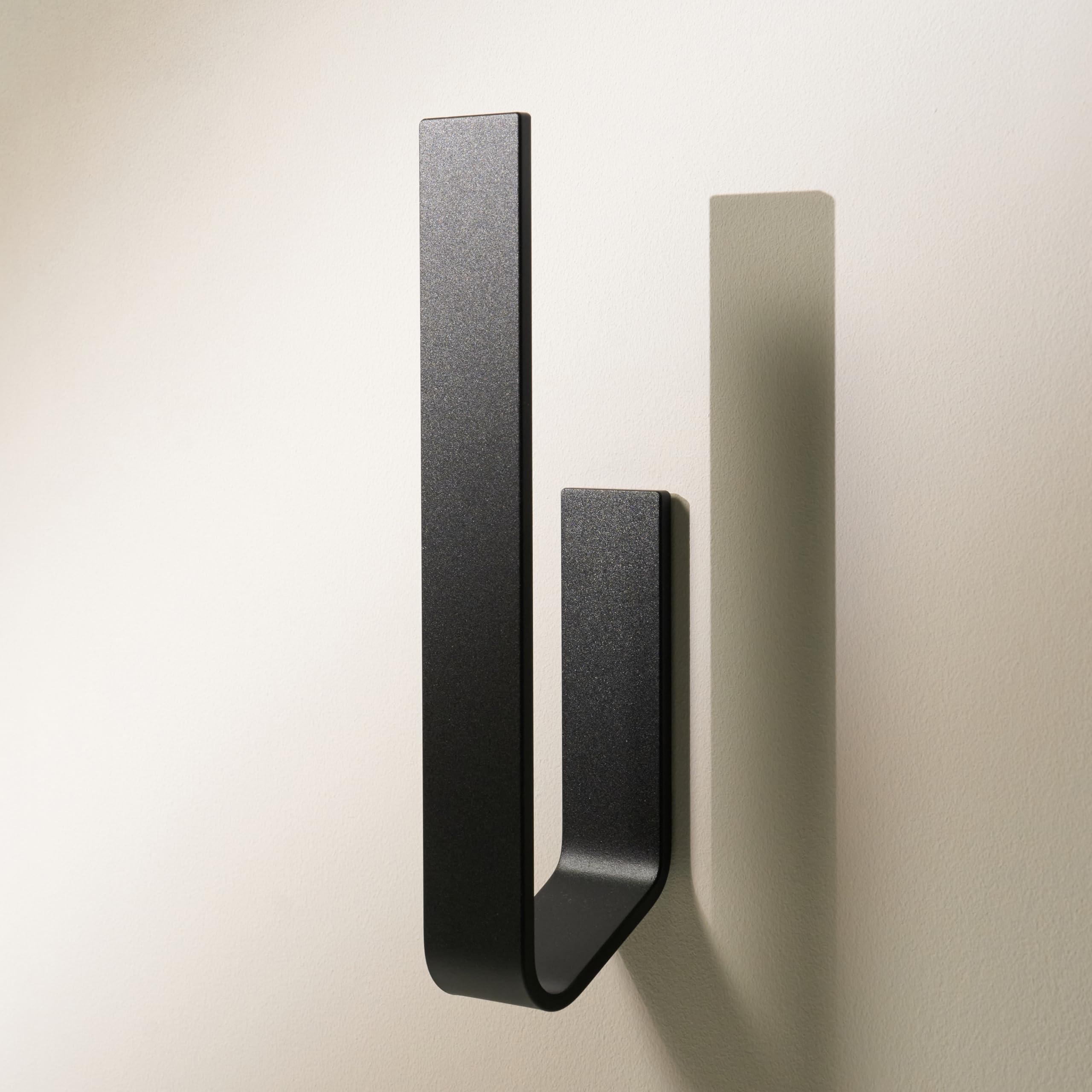 designfabrik-hamburg-badezimmer-ersatzrollenhalter-schwarz-ohne-bohren image 1