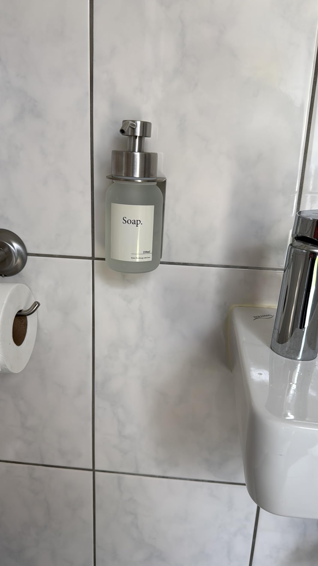 Sauber an der Wand